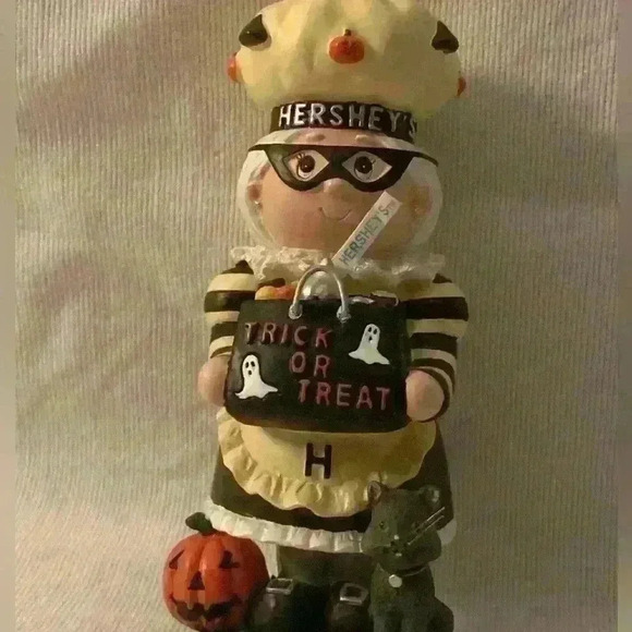 Vintage 2001 Hershey’s chocolate world Halloween Trick-or-Treat figurine - Picture 1 of 5